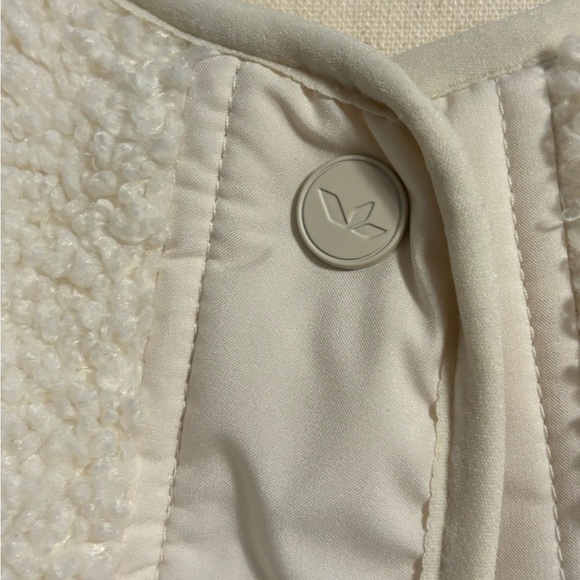 REVERSIBLE WINTER WHITE JACKET KOOKABURRA BY UGG.  SHERPA/QUILTED SNAP CLOSURE - Picture 8 of 11